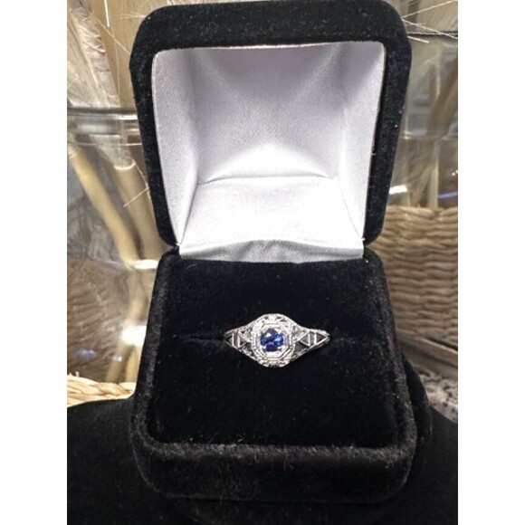 Antique 18K White Gold Art Deco Blue Sapphire Ring | Filigree Triangular Accents - Picture 1 of 7